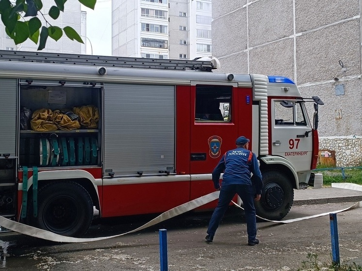 На трассе М-12 загорелась фура с бензином