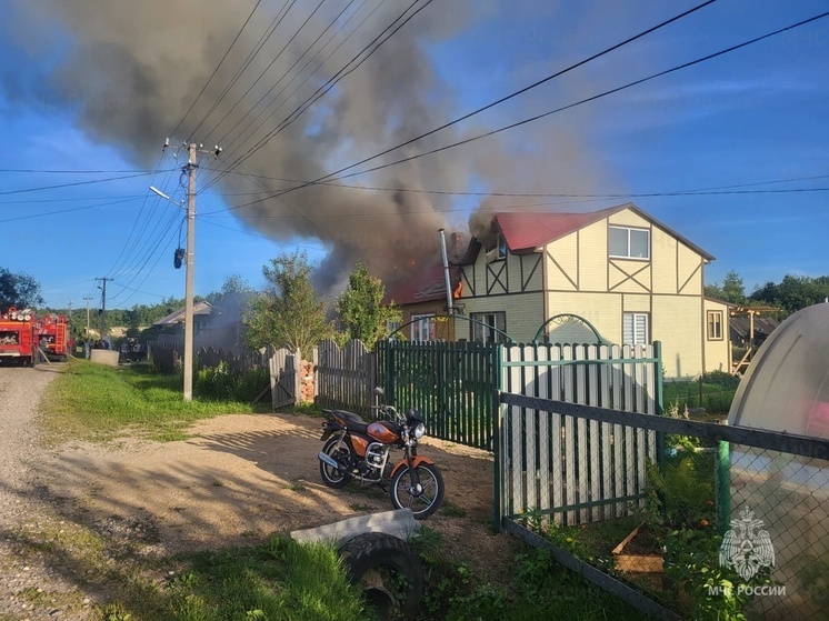 Более часа в Костромской области тушили высотный дом