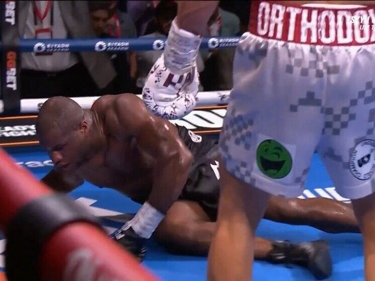 Александр Усик нокаутировал Даниэля Дюбуа