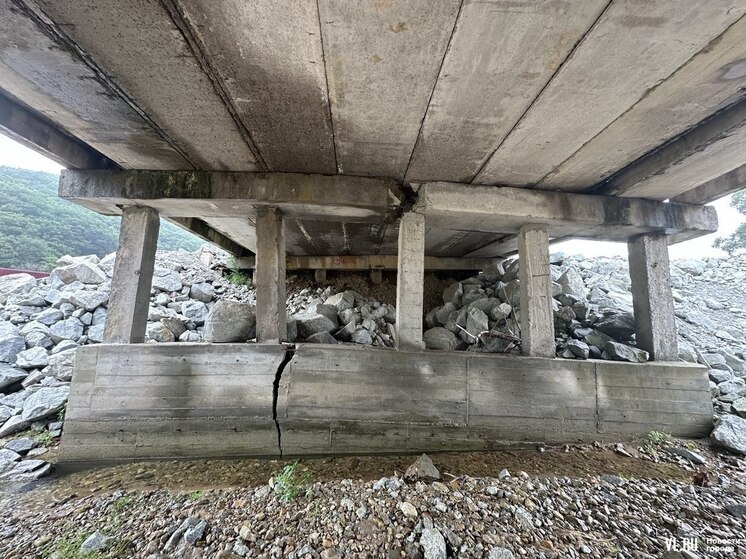 В селе Приморья временную переправу заменили на аварийный мост