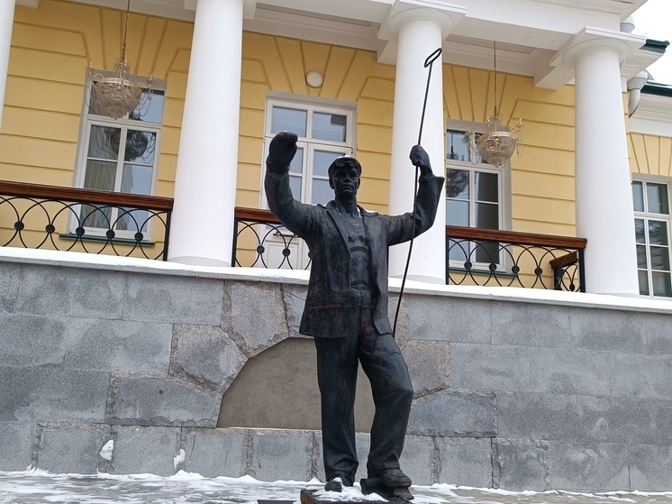 Денис Паслер поздравил свердловчан с Днем металлурга