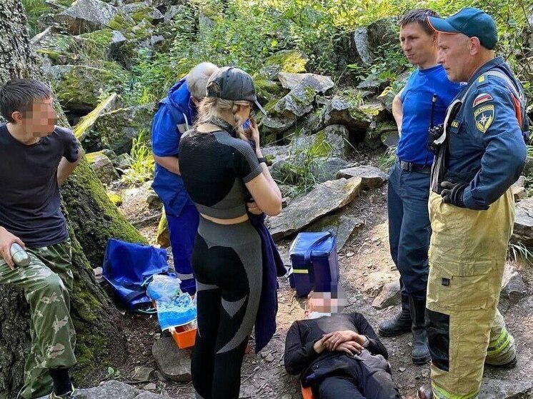Спасатели эвакуировали туриста, сорвавшегося с Красных скал