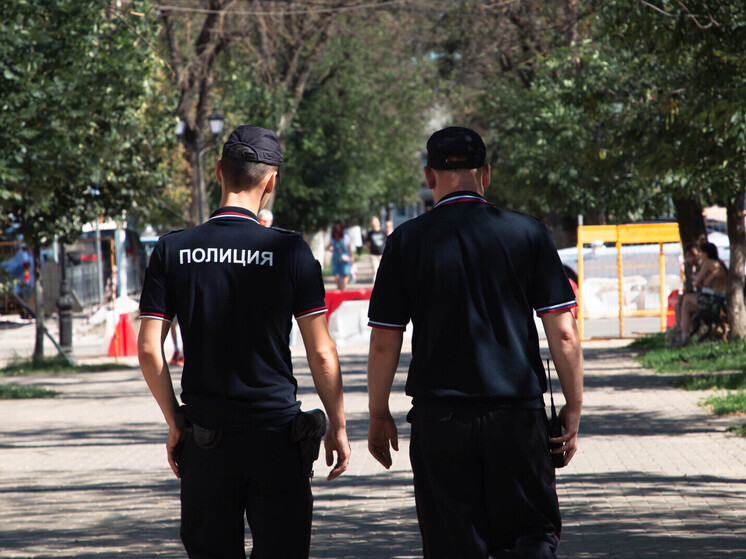 Полиция проводит проверку после появления в соцсети видео с «разборкой» на остановке в Твери
