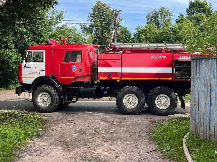 Пожар едва не оставил хозяев без бани в Старой Руссе