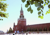 «Где проходит граница между коммунизмом и развитым социализмом? Ответ: их разделяет кремлевская стена»