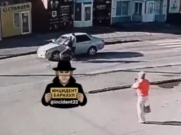 В Алейске водитель усадил сбитого им пешехода в машину и уехал с ним