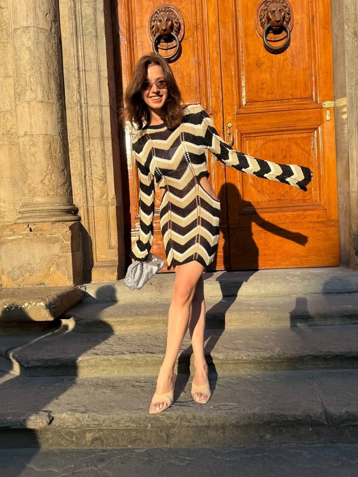Kamila Valieva con pose artística