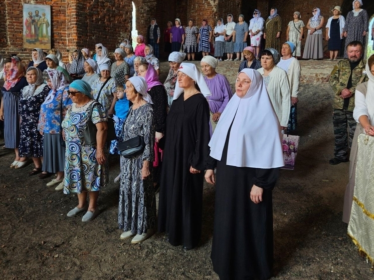 В Знаменском храме в Ульянове отслужили божественную литургию