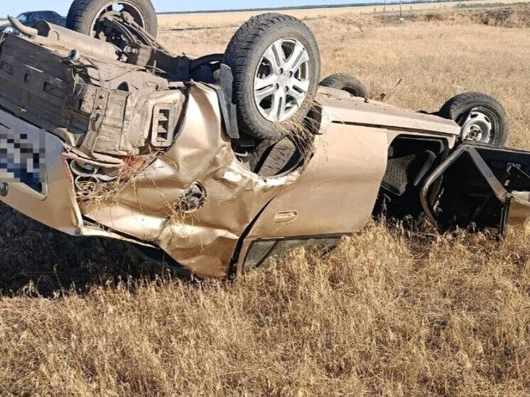 В Каховском округе автомобиль «Джили» опрокинулся в кювет