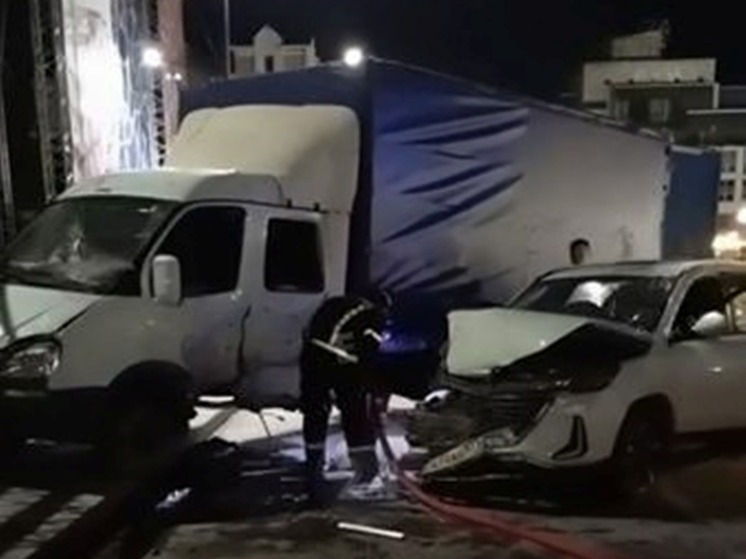 В Липецке иномарка влетела в «газель» организаторов Дня города