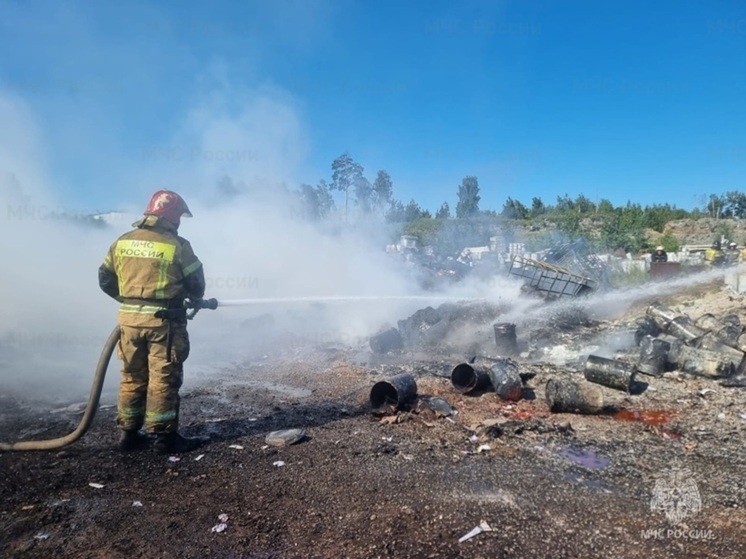 В Екатеринбурге потушили пожар на площадке по утилизации промышленных отходов