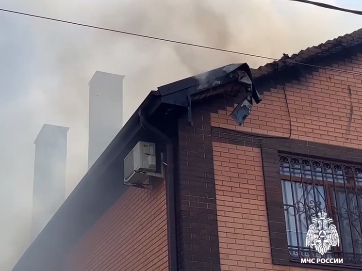 В Анапе горит здание реабилитационного центра