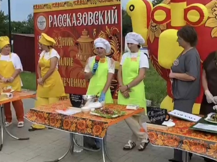 За богатым столом встретили тамбовчан и гостей региона на Рассказовском пире