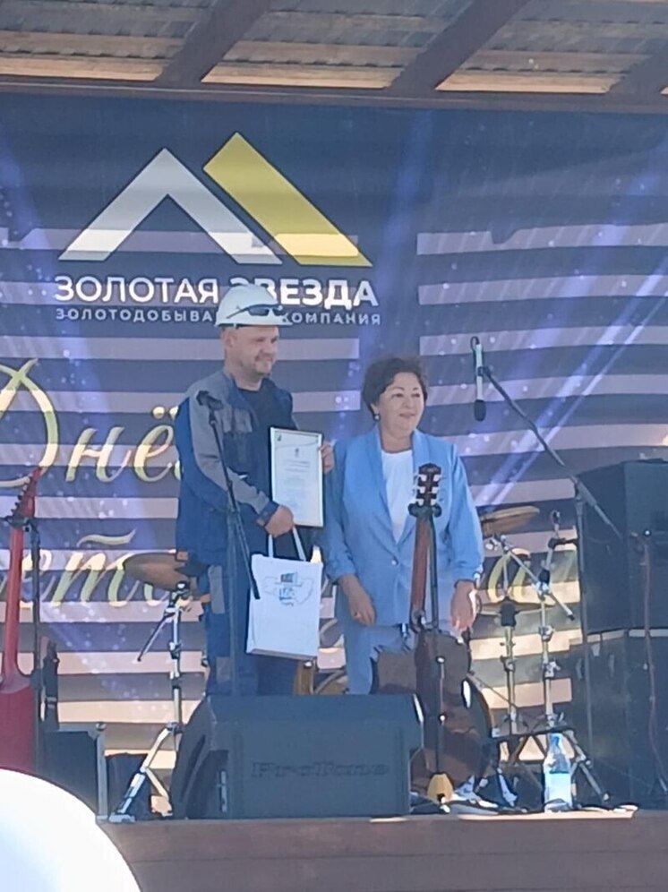 Металлургов Хакасии поздравили с праздником