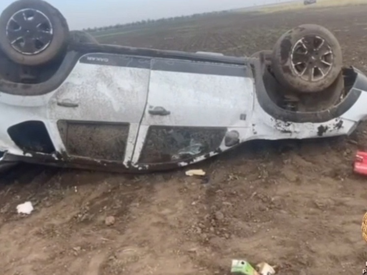 Один человек погиб и двое пострадали в ДТП с перевертышем на трассе в Ростовской области