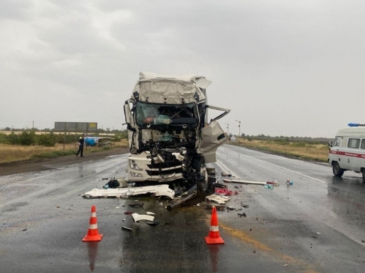  На трассе под Волгоградом произошло ДТП с двумя грузовиками