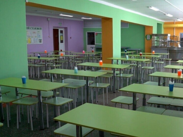 Строительство школы и набережной проверил губернатор Хабаровского края