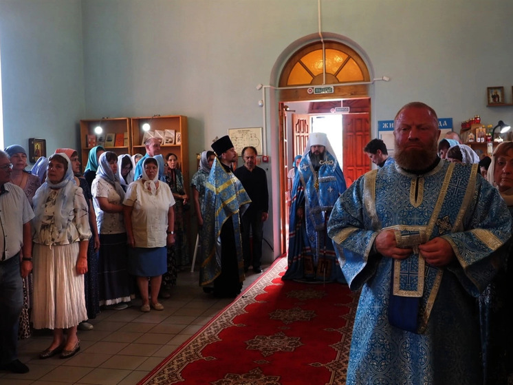 Митрополит Смоленский и Дорогобужский Исидор возглавил Всенощное бдение в Казанском храме города Рудня