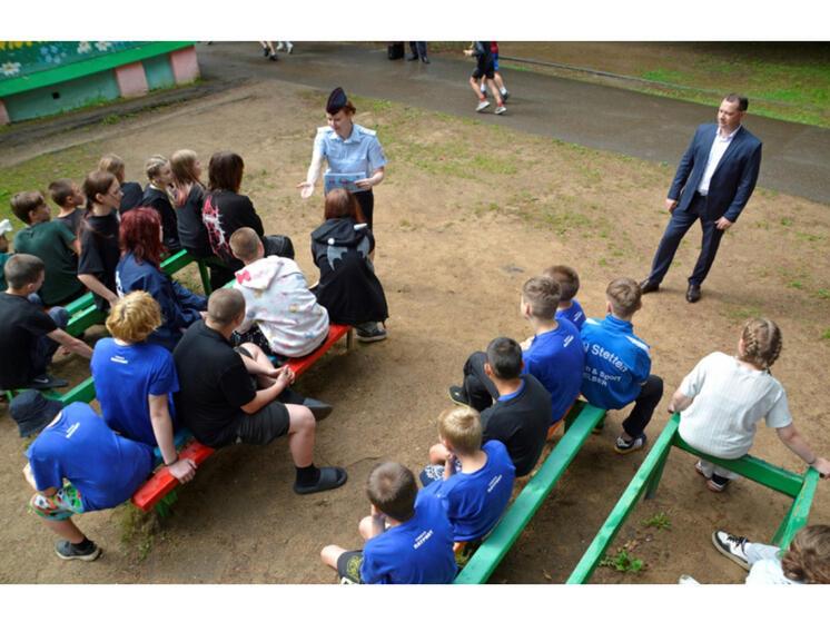 В Смоленске полицейские провели для подрастающего поколения профилактическую встречу «Наркомания – путь в никуда»