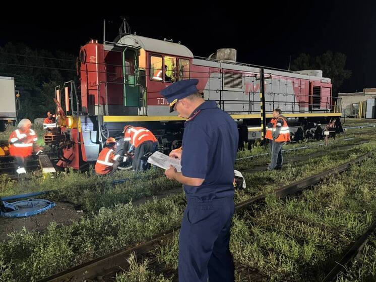 В Барнауле тепловоз сошел с железнодорожных путей