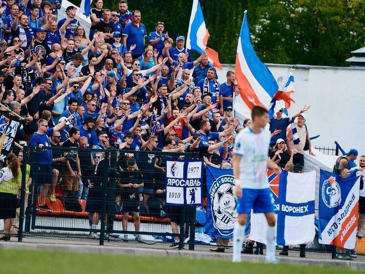 El gobernador felicitó al Fakel de Voronezh por su primera victoria en la nueva temporada.