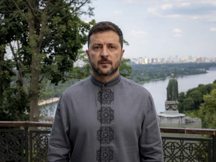 FT: Зеленский столкнулся с давлением на фронте и внутри страны