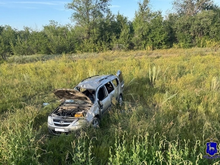 В Самарской области 6 человек пострадало при вылете LADA Largus в кювет