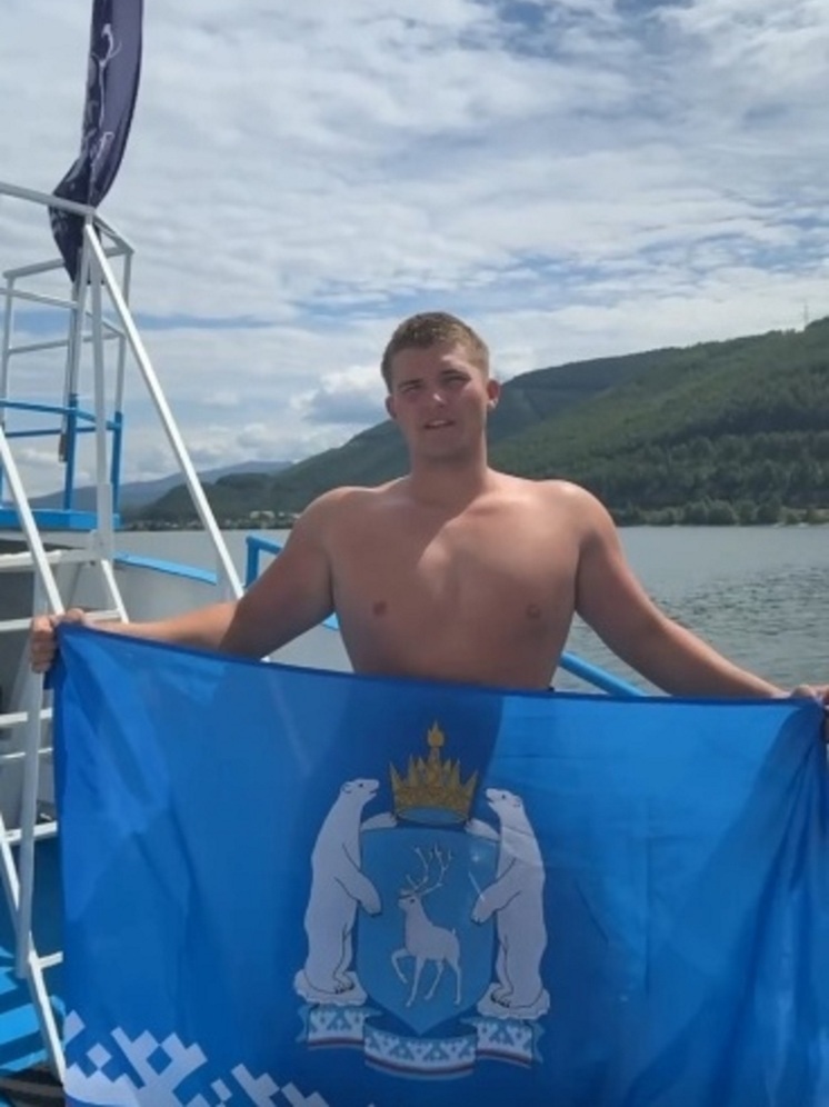 Ямальский пловец в составе команды переплыл Байкал и установил рекорд мира, РФ и Европы