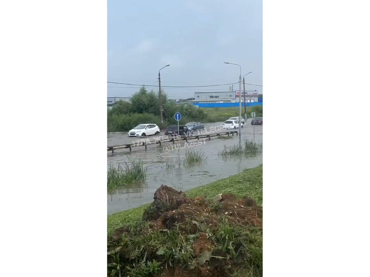 Веневское шоссе в Туле превратилось в реку