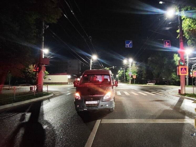 В ночном ДТП в Калуге пострадала женщина
