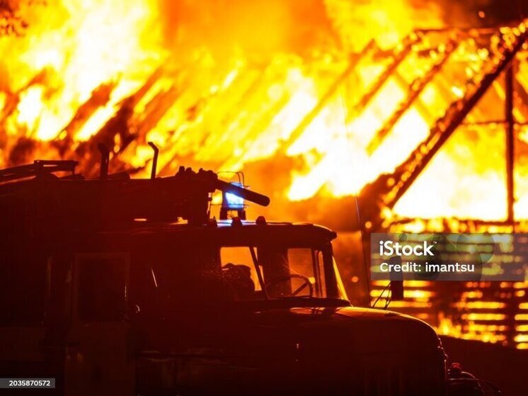В селе Томской области загорелся жилой дом