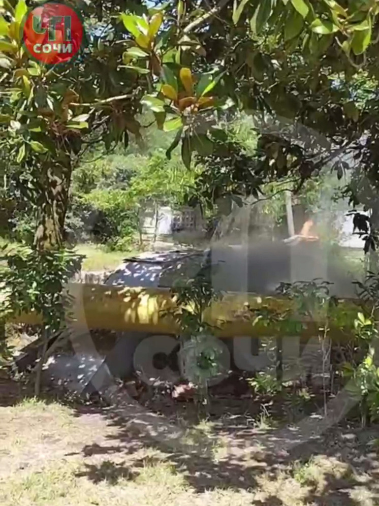 В Сочи за подстанцией загорелся электрокабель