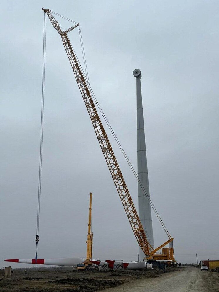 На Новолакской ВЭС в 2025 году установят 400 новых композитных лопастей