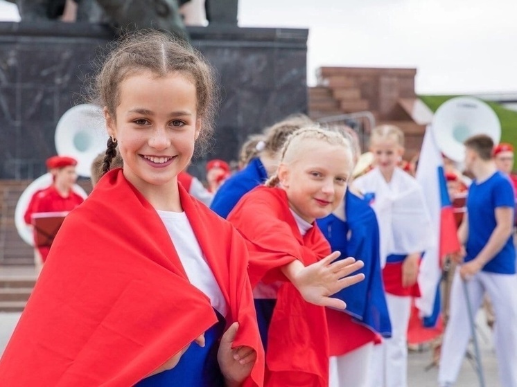 Музей Победы приглашает жителей Смоленщины создать свой триколор ко Дню российского флага