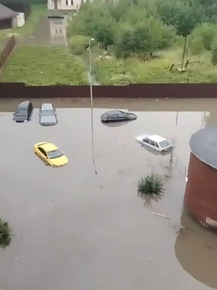 "BAZA": эвакуаторы в Москве завалены вызовами из-за прошедших ливней