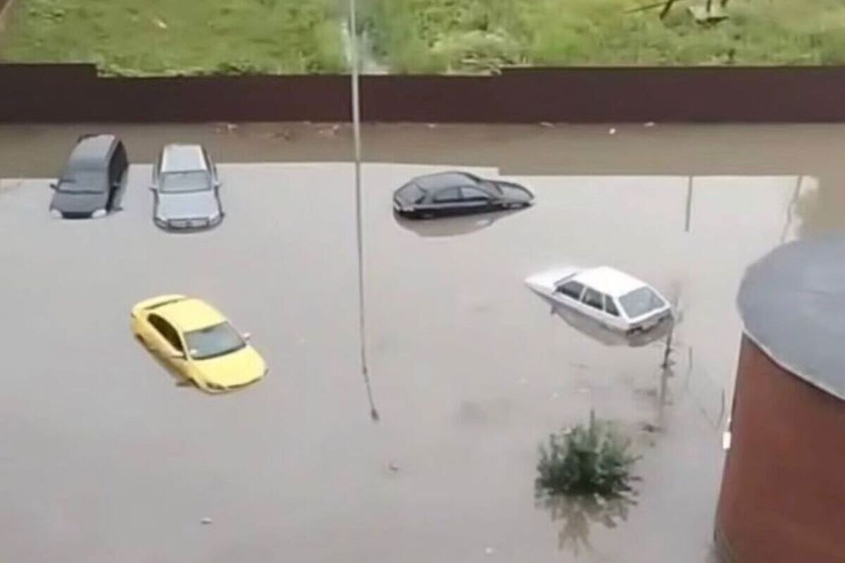"BAZA": эвакуаторы в Москве завалены вызовами из-за прошедших ливней