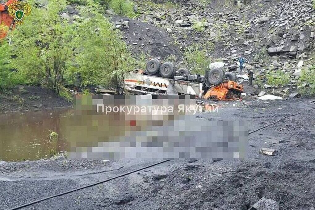 Появились подробности о десятках рухнувших в обрыв на российском автобусе вахтовиках
