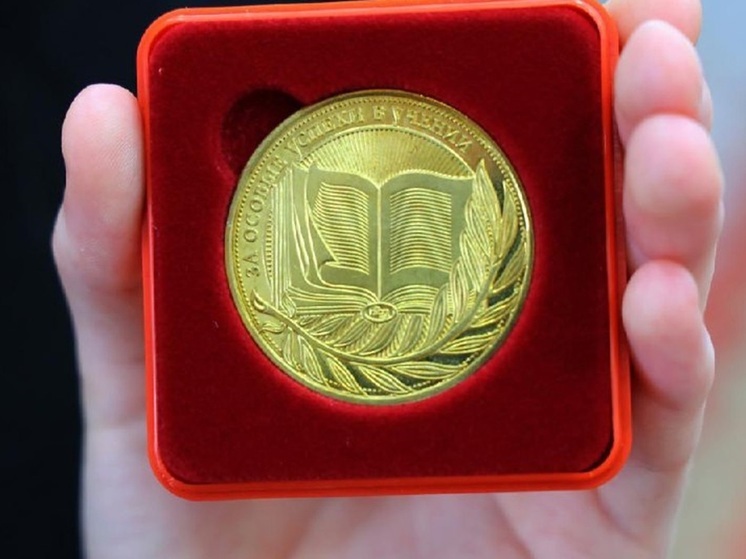 Больше 2 тысяч свердловских выпускников получили медали «За особые успехи в учении»