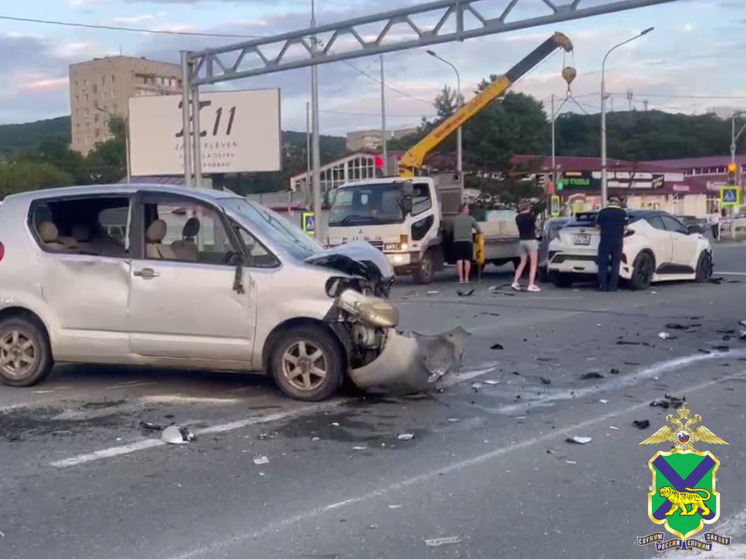 Четыре человека пострадали в ДТП с автомобилем ДПС в Приморье