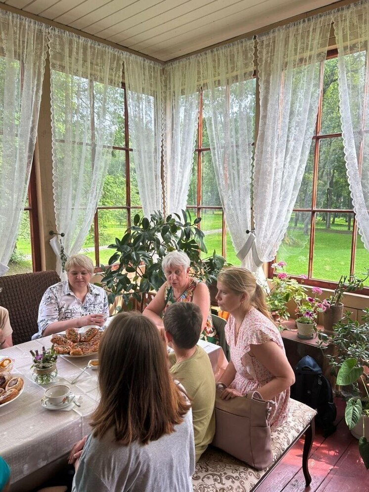 Псковичи отправились в поезду в Полибино