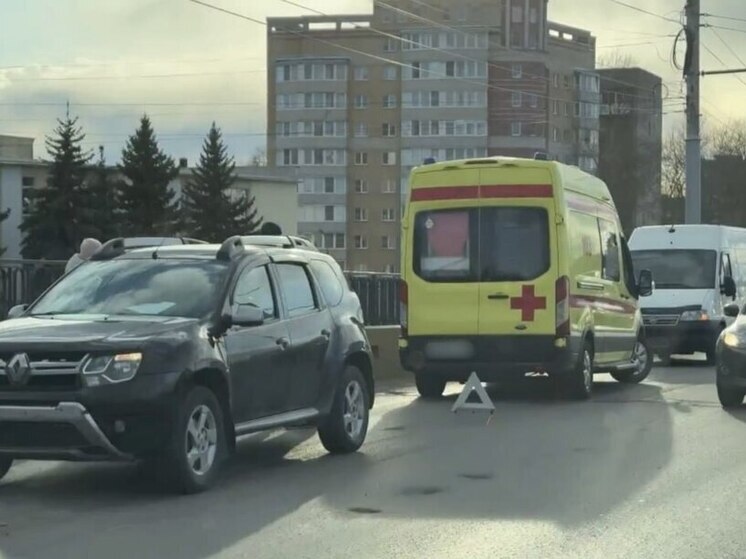 Пьяный пациент ударил ногой по голове фельдшера скорой помощи в Старой Руссе
