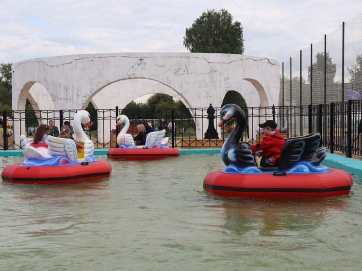 В Тавде вместо заброшенного бассейна появился пруд с зоной отдыха