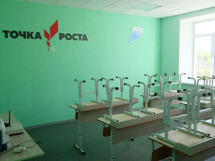 Губернатор акцентировал внимание на необходимости организации ремонта Дома культуры и школы в деревне Быданово, что стало одним из ключевых итогов его рабочей поездки