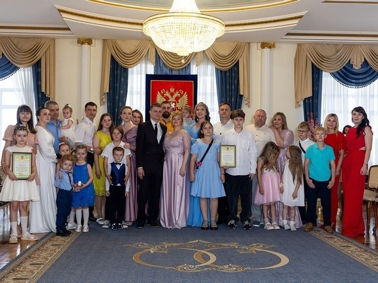 В Смоленском ЗАГСе прошел торжественный прием многодетных мам