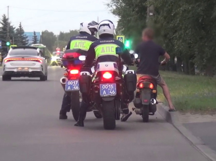 Полицейские задержали в Курске группу подростков на мотоциклах