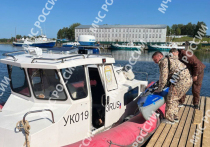 Девять туристов, большинство из которых - жители Волгограда, отправившиеся в байдарочный поход, оказались в эпицентре шторма в Белом море