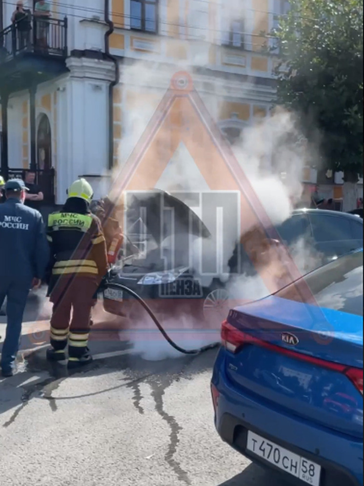 В центре Пензы загорелся «Ситроен»