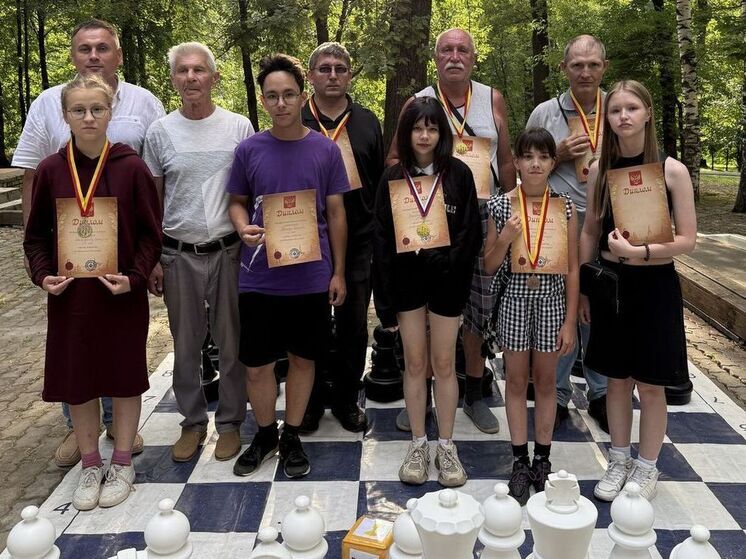 В «Лакреевском лесу» прошел турнир в честь Дня шахмат