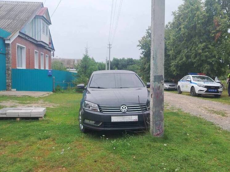 В Комсомольском округе 4-летний мальчик завел машину и наехал на свою сестренку