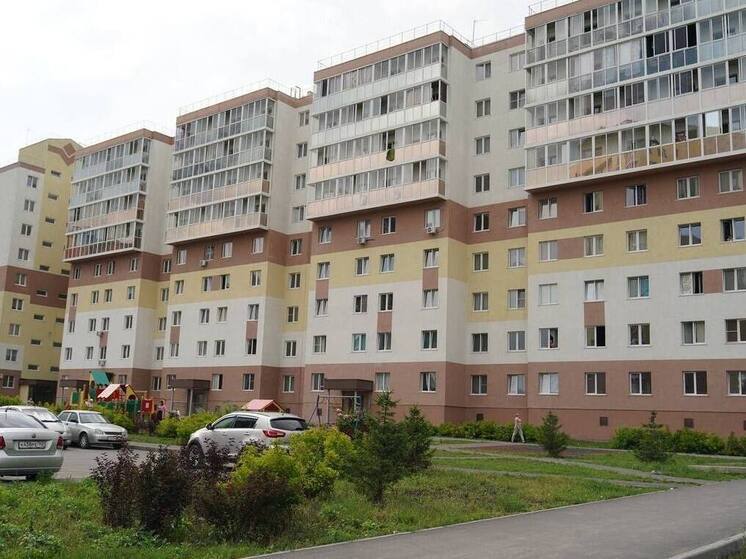 Жители Кемерова выразили недовольство состоянием крыши в их новом доме